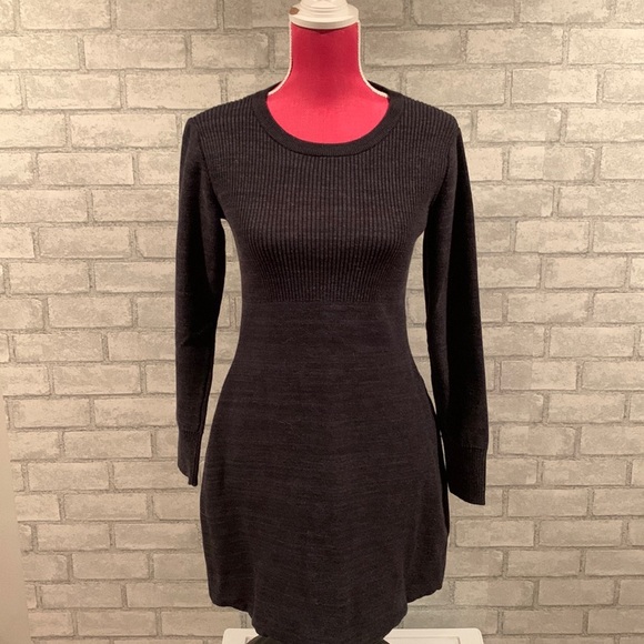 Athleta Dresses & Skirts - Athleta Gray Knit Stretchy Sweater Dress